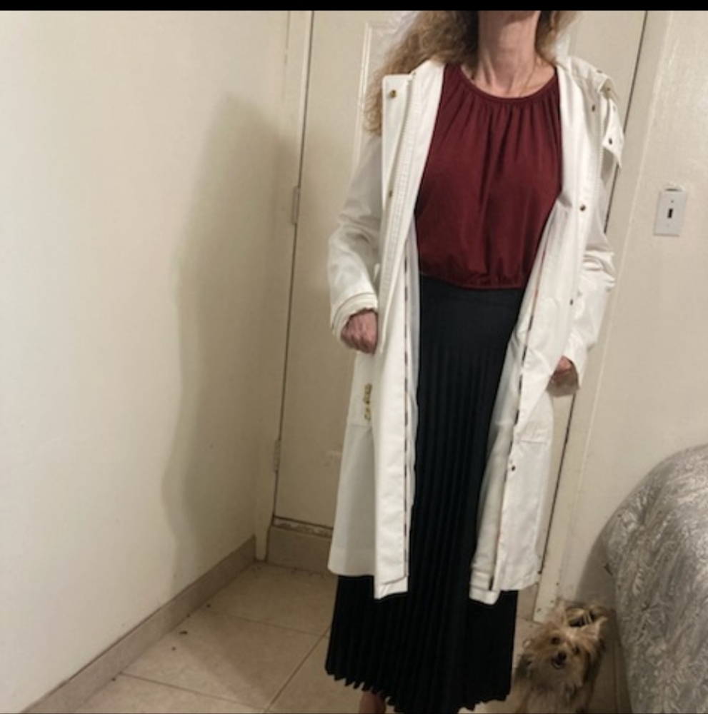 New "Burberry white raincoat" size 12🤍